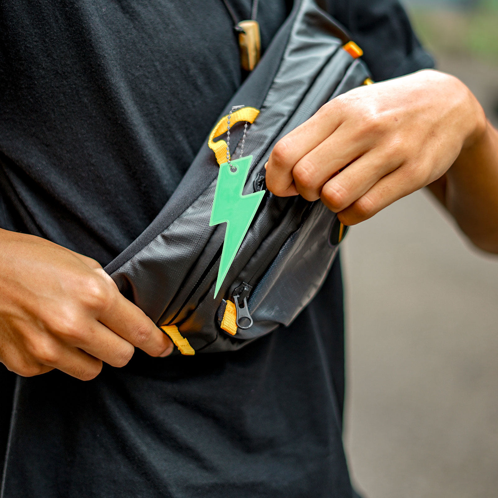 13個入り反射キーチェーン バックパックペンダント 蛍光安全 - Cycling Safety Gear For Kids のレビューと価格
